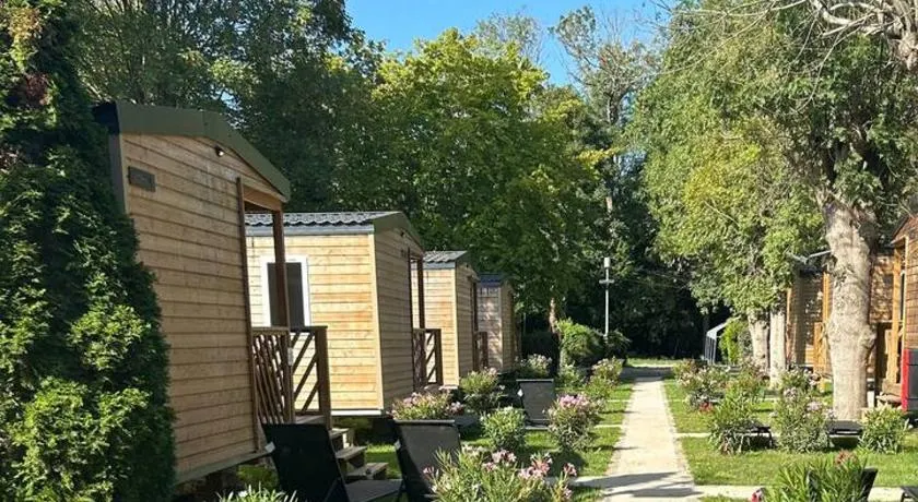 Paris Camping Ile du Roi - Image 1
