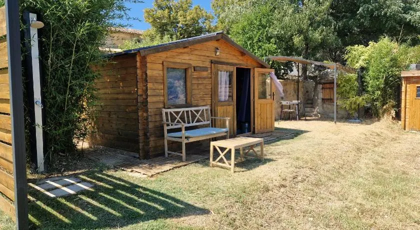 Locations insolites "vie en plein air" cabane Bastide Bellugue maison d'hôtes reseau Bienvenue à la ferme à 3 mn de lourmarin - Image 1