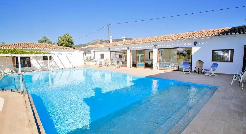 Magnificient Rural Home With Pool and BBQ - Image 1