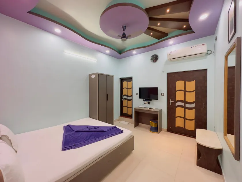 HOTEL SAI PALACE P.G. HOUSE - Image 1