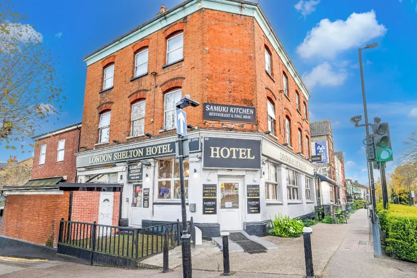 London Shelton Hotel, Finsbury Park - Image 1