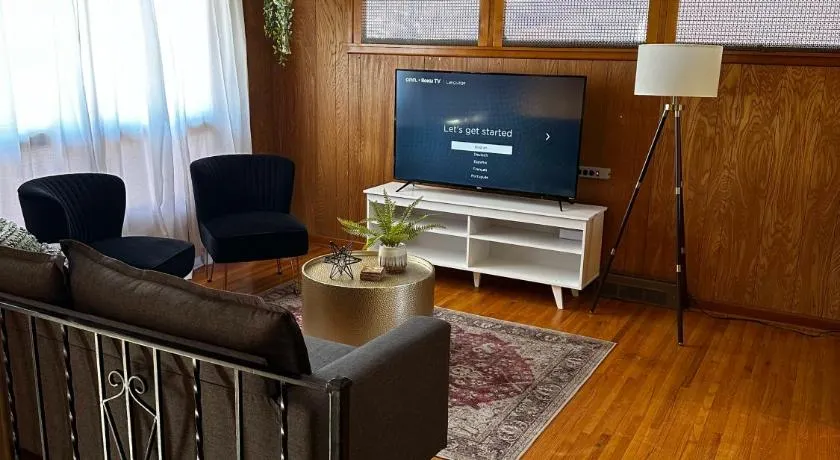 Mid-Century Modern 4BR WIF SmrtTV Coffee Patio - Image 1