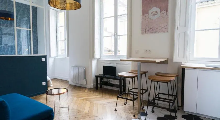 Doyenné Vieux Lyon - Image 1