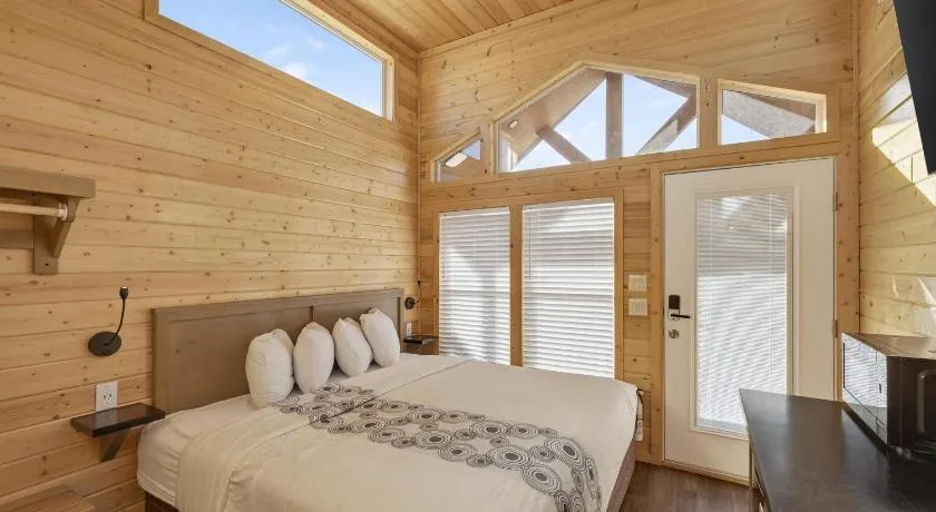 Arches Hut - Image 1