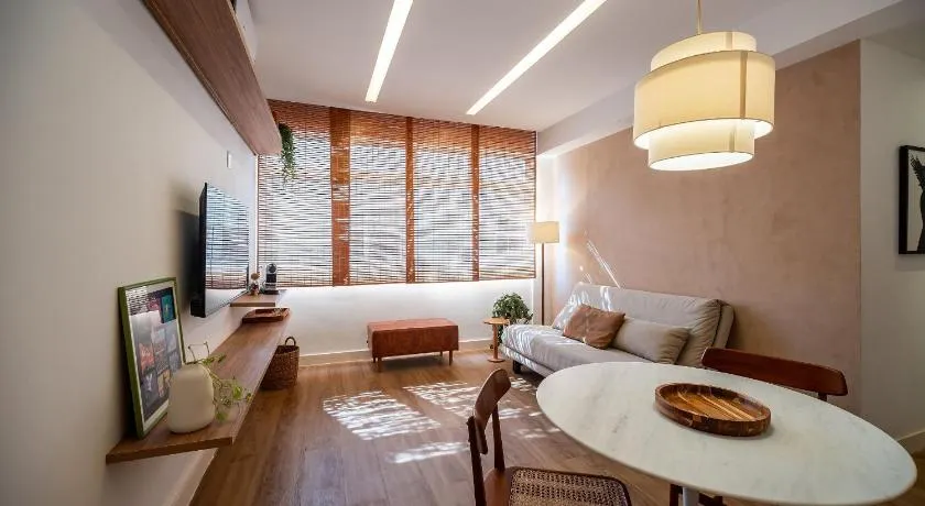 Apartamento recém reformado no Leblon - Image 1