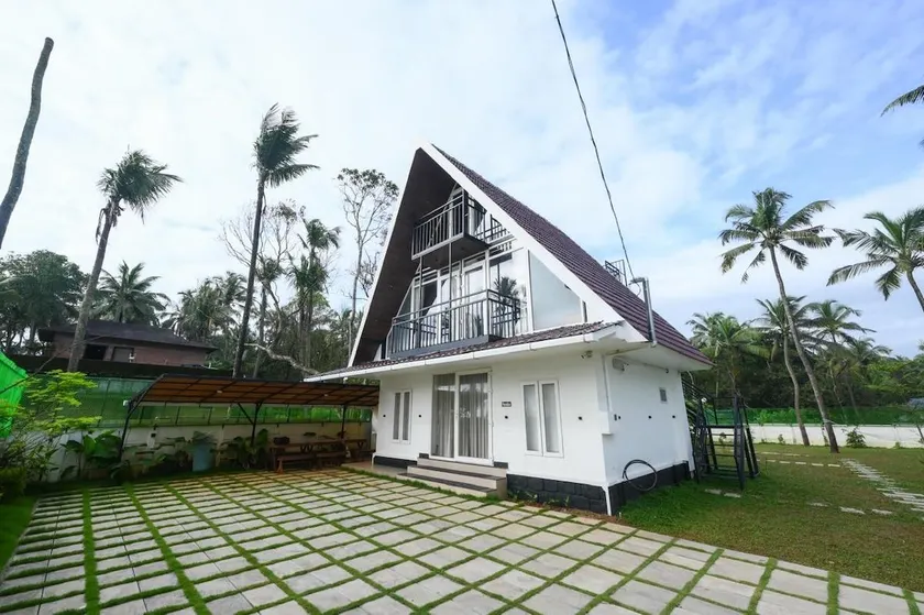 Vadanapilly Beach Villa for 8-10 adults - Image 1