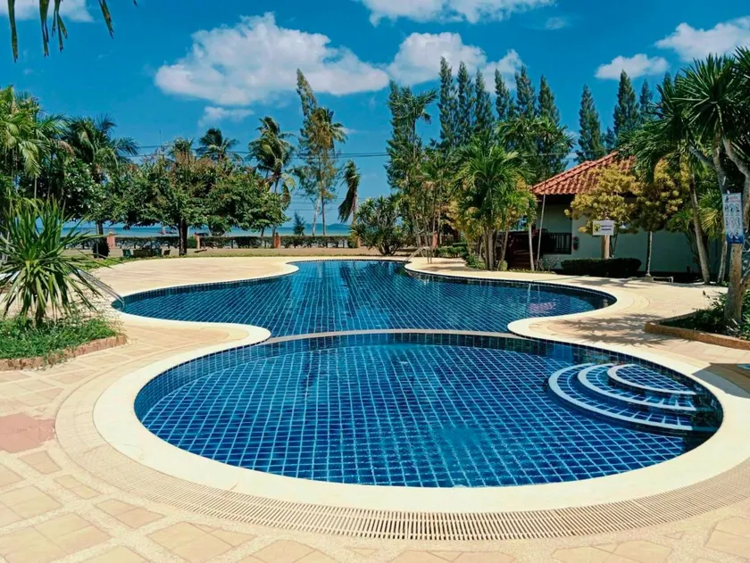 Sailom Resort Bangsaphan - Image 1