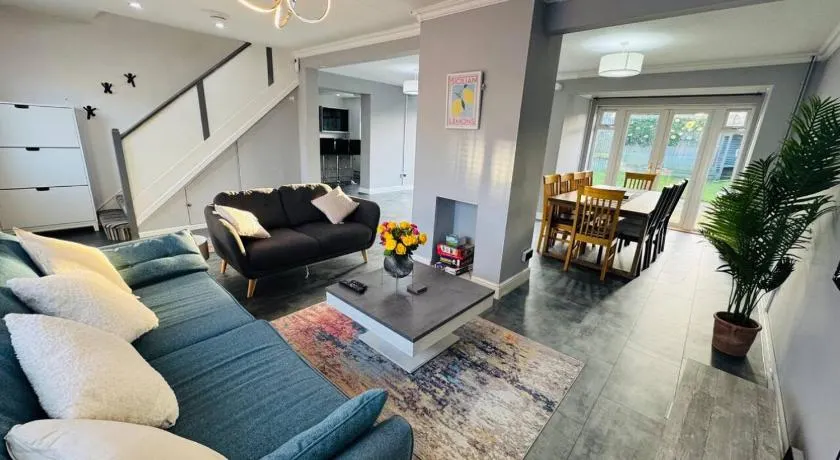Luxurious House - Image 1