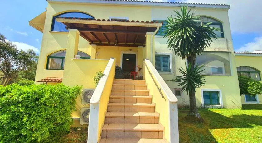 BELLA'S HOUSE - Image 1