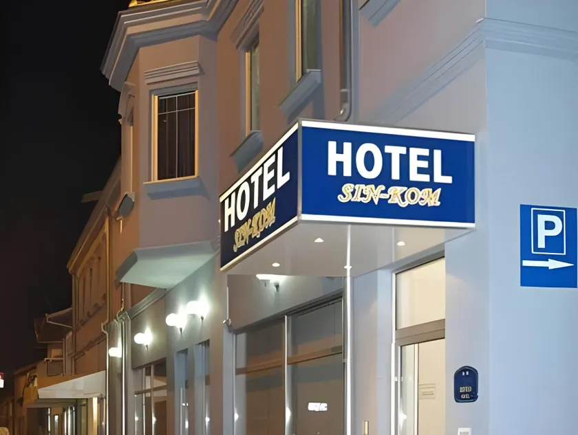 Sin-Kom Hotel Garni - Image 1