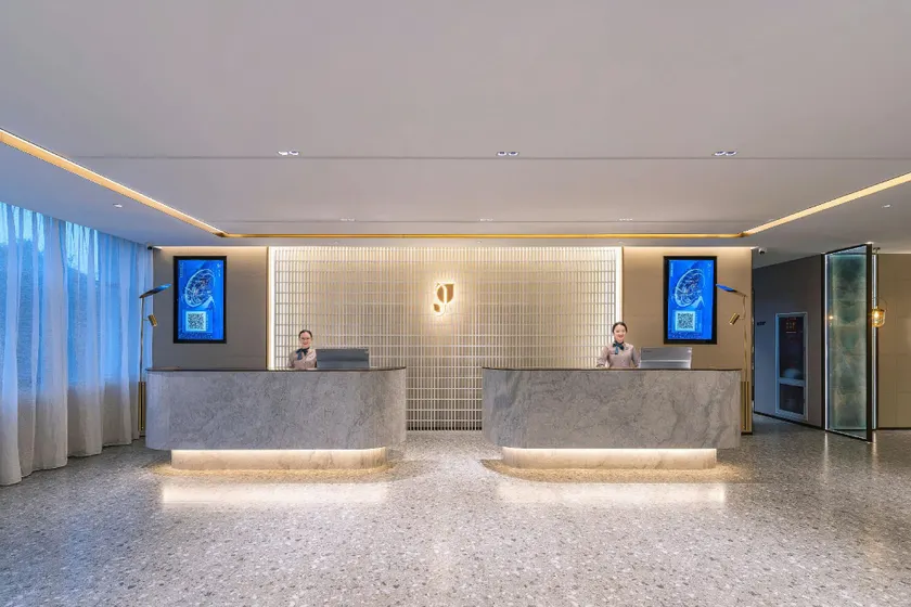 Country Inn & Suites by Radisson Hotel - Image 1
