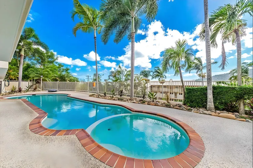 Gorgeous 2BR Apartment with Stunning Ocean Views - Image 1