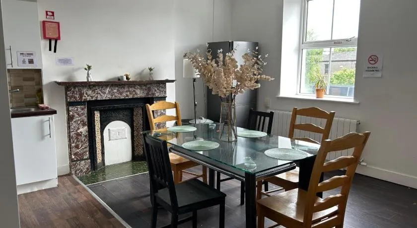 Sarsfield Hostel - Image 1