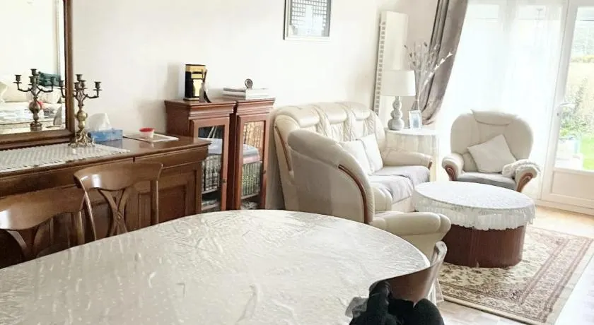 Villa charmante à Élancourt avec jardin privé - Image 1