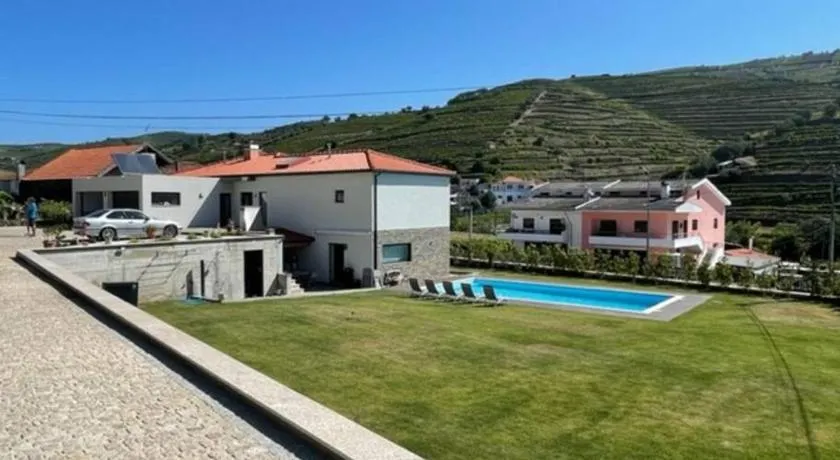 Villa avec piscine dans la région du Douro - Image 1