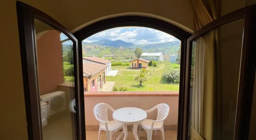 Villa Cilento, PISCINA CAMERE APPARTAMENTI & RISTORANTE - Image 1