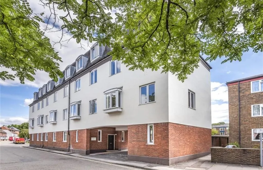Cathedrial View Apt | Sleeps 11 | Parking - Image 1