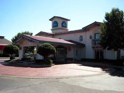 Sleep Inn & Suites Merrillville - Image 1