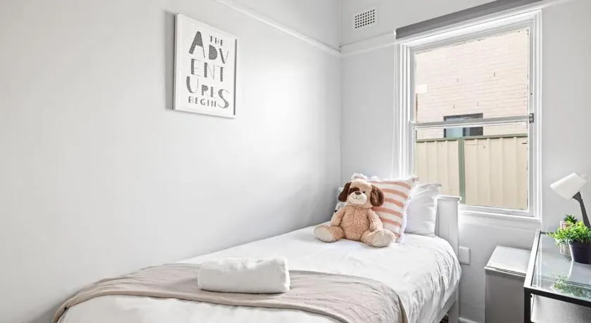 Rustic Single Room - Centrally Located at Narwee - Shared Bathroom - Image 1