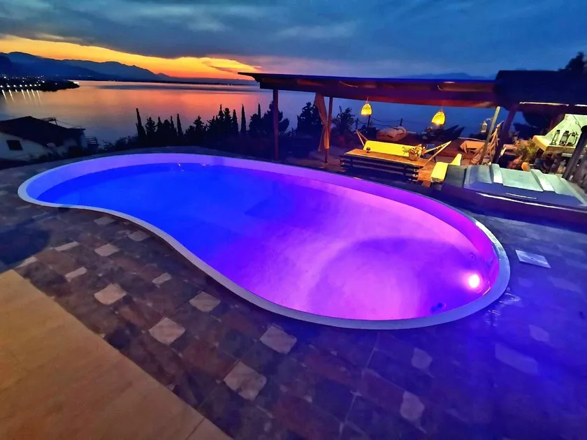 Lovely 4-bed Villa in Kamena - Image 1