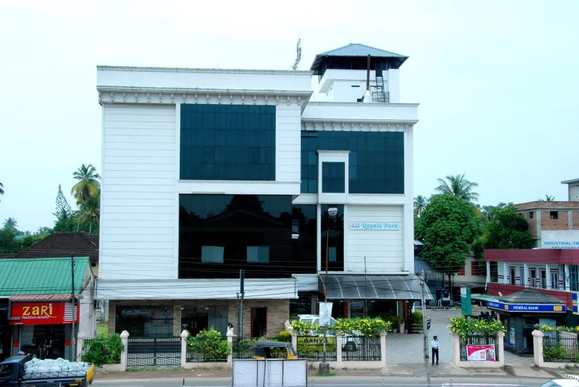 Royale Park - Image 1