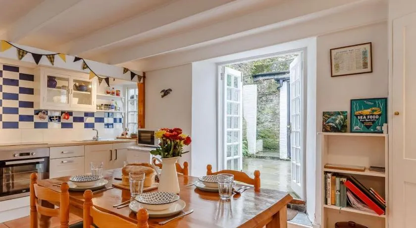2 Bed in Fowey oc-76624 - Image 1