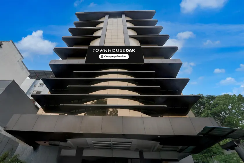 Super Townhouse Oak Ramdaspeth Downtown - Image 1
