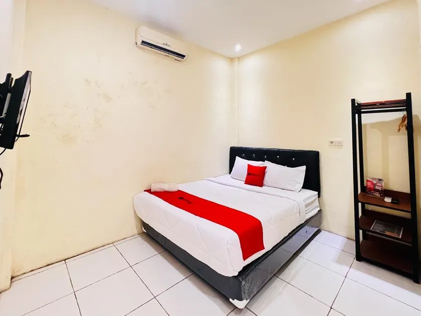 RedDoorz near Alun Alun Sidoarjo - Image 1