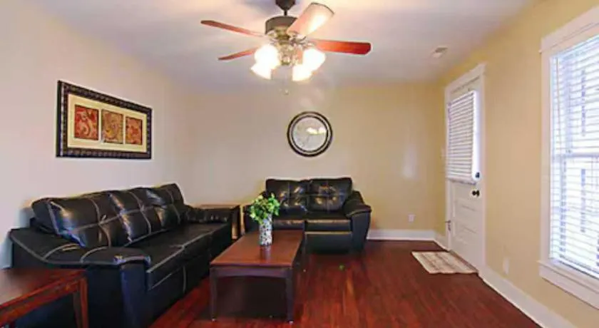 Downtown Florence Condo Pet Friendly Near Attractions - Image 1