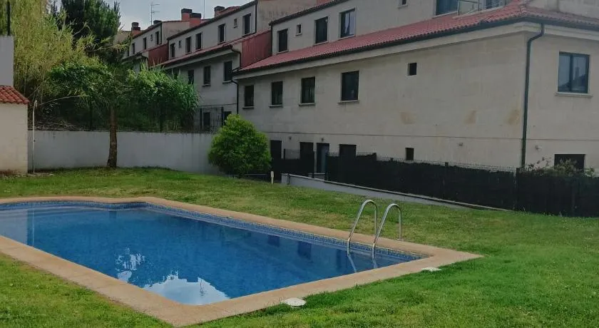 Apartamento con terraza y piscina - Image 1
