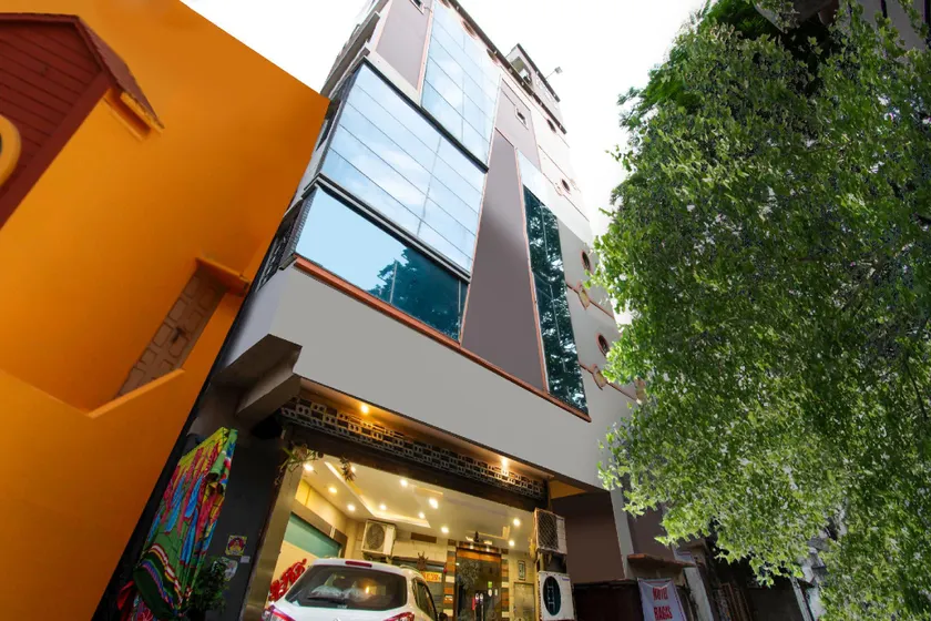 OYO 71754 Hotel Ragas - Image 1