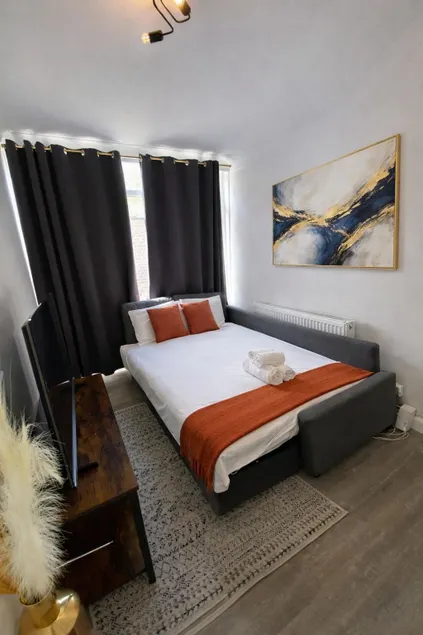 Spacious Battersea Flat with Garden - Image 1