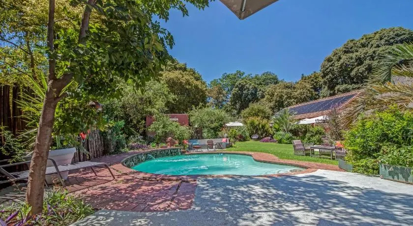 Sitatunga Guest Lodge - Sandton - Airport Shuttle - Solar & Borehole - Image 1