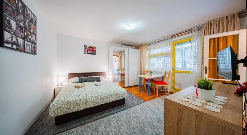 Flex SelfCheckIns 178 - Zagreb - Studio Apartment - Loggia - Image 1