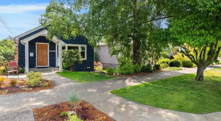 Birch Tree Cottage - 3 Bed 2 Bath Vacation home in Seattle - Image 1