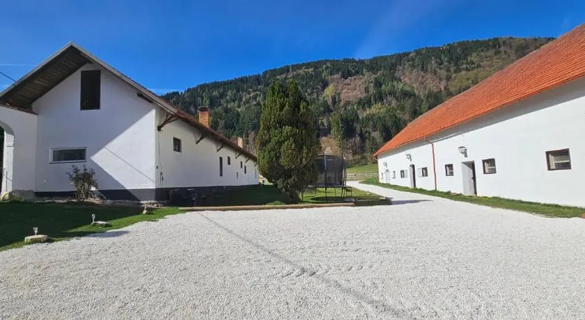 Ferien- und Pferdegut Schloss Treffen - Image 1