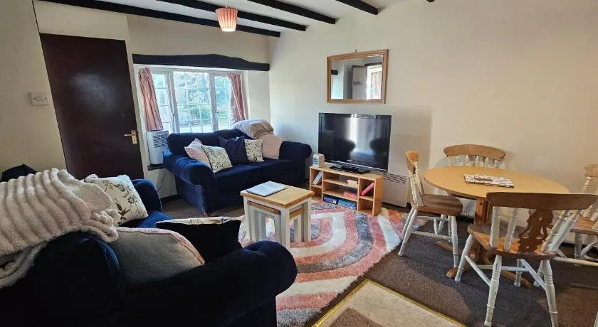 No 4 Trelawney Apartment - Onsite Bar - Restaurant - Horse Riding - Image 1
