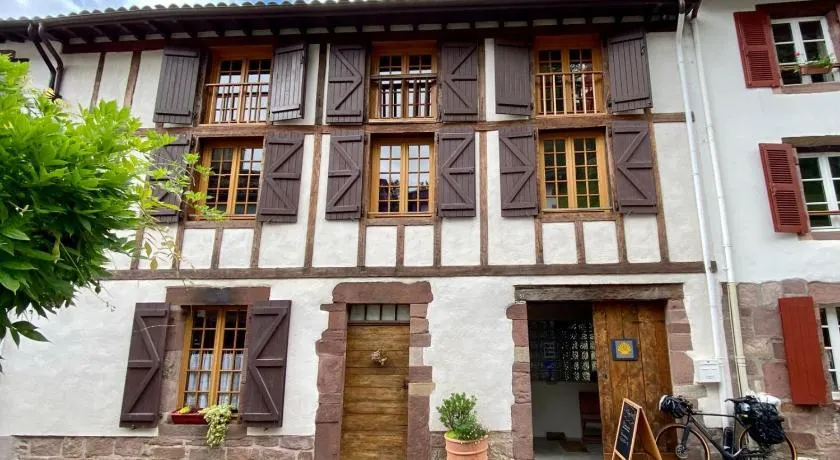 Gite de la Porte Saint Jacques: a hostel for pilgrims - Image 1