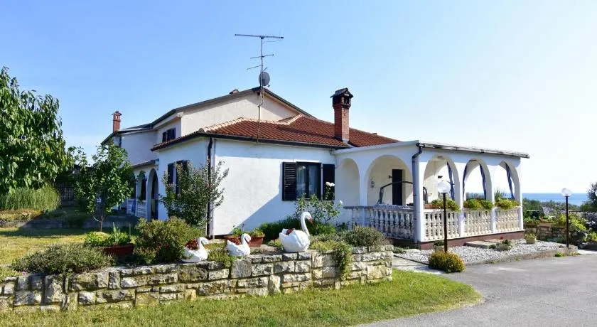 Apartments and rooms with parking space Zambratija, Umag - 22512 - Image 1