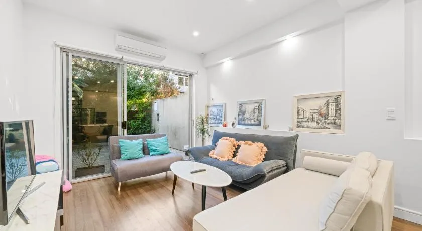 Modern 4BR House Walk to ICC & Darling Harbour & CBD & Chinatown - Image 1