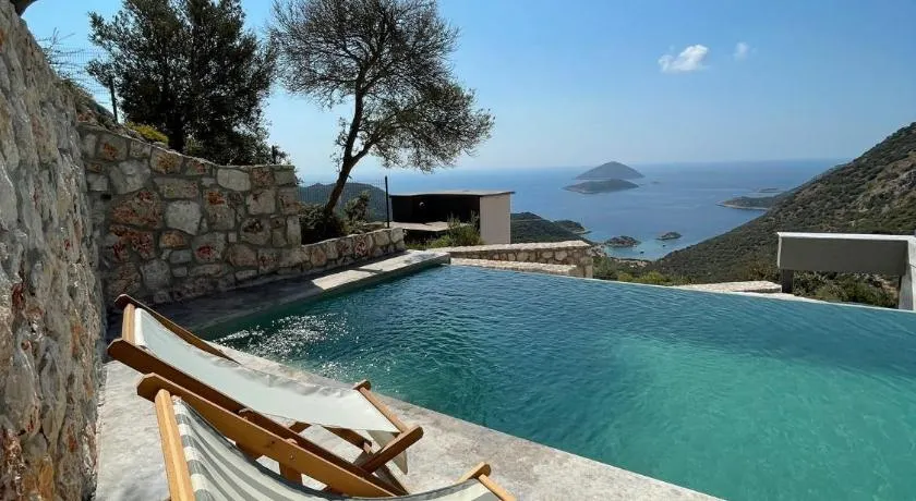 Notos Club - Image 1