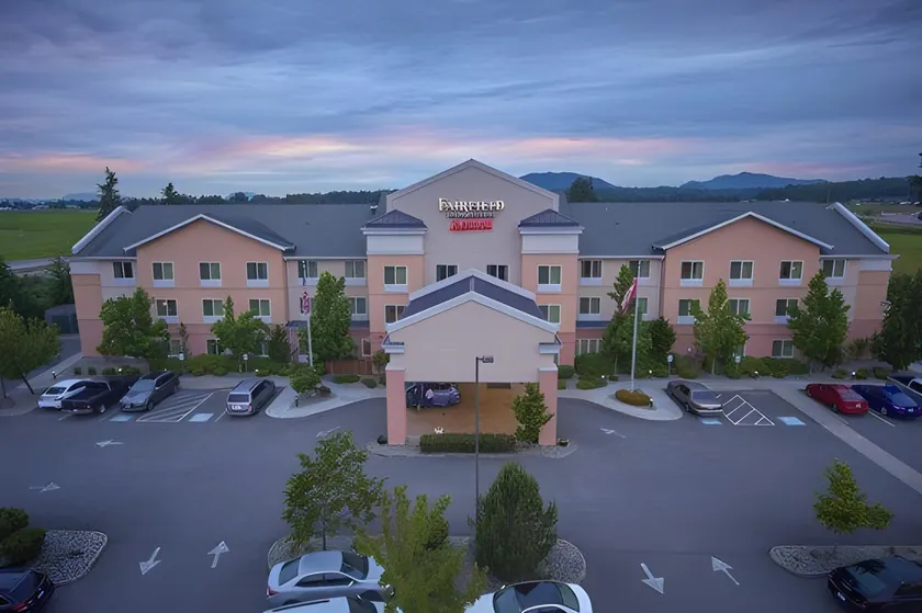 Fairfield Inn & Suites Burlington - Image 1