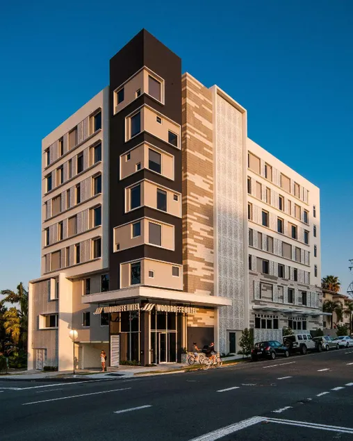 Woodroffe Hotel - Image 1