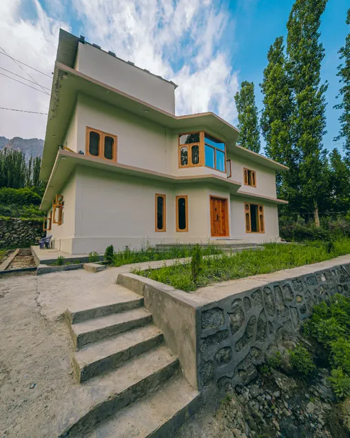 Jovenna Resort Gulmit - Image 1