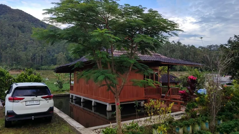 Villa Syariah Ciwidey Bandung Arreneuz View Kebun - Image 1