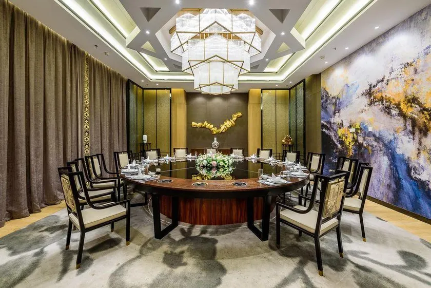 Delphi Sky Hotel - Image 1