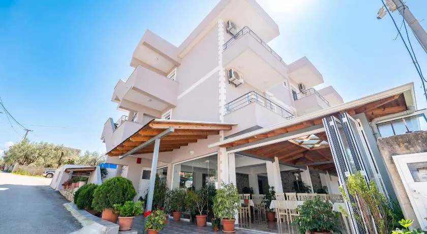 Aleksander ApartHotel - Image 1