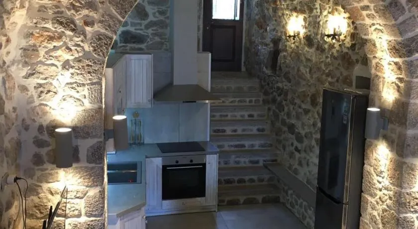 Elata Stone House - Image 1