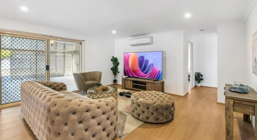 Spacious Family Retreat in Peaceful Parkinson - Image 1