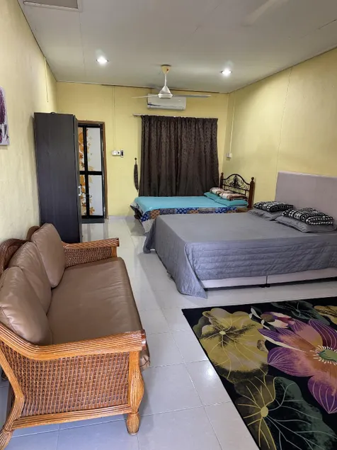Merkang Guesthouse Pasir Puteh Studio 3 - Image 1